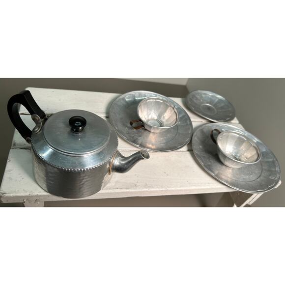 English Mini Teapot, Bakelite + 50s Aluminum childs tea set - 7pc, Played With - Picture 6 of 8